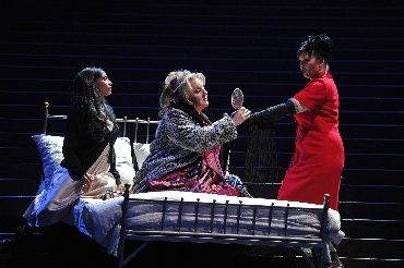 Linda Watson in FRAU OHNE SCHATTEN